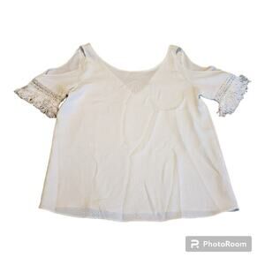 Cooper & Ella Large White Cold Shoulder V-Neck White Shirt